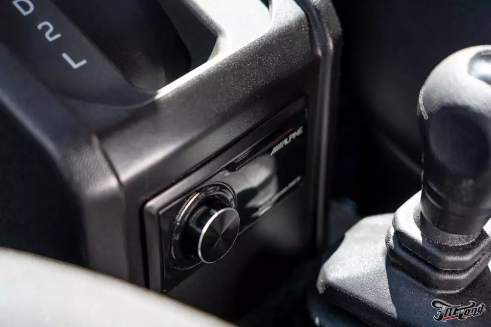 Suzuki Jimny. Комплексная шумоизоляция, замена акустической системы и выхлопная система